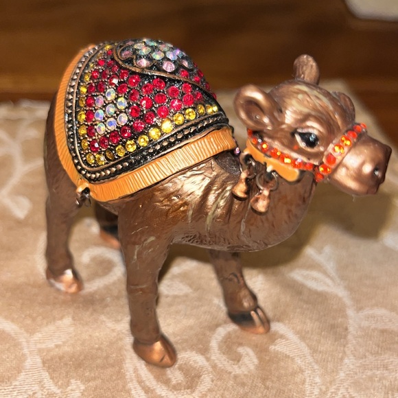Jeweled Camel decoration Red Gold Orange Rhinestones - Picture 3 of 5